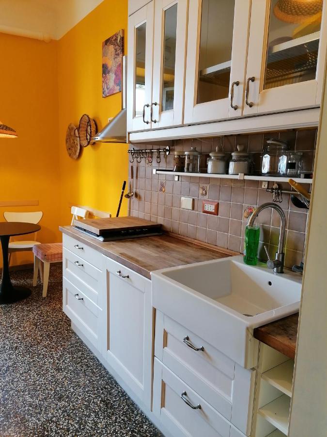 La Volpe Gialla Savona Bagian luar foto
